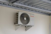 Mag je zelf een airco plaatsen of moet dat een vakman doen?